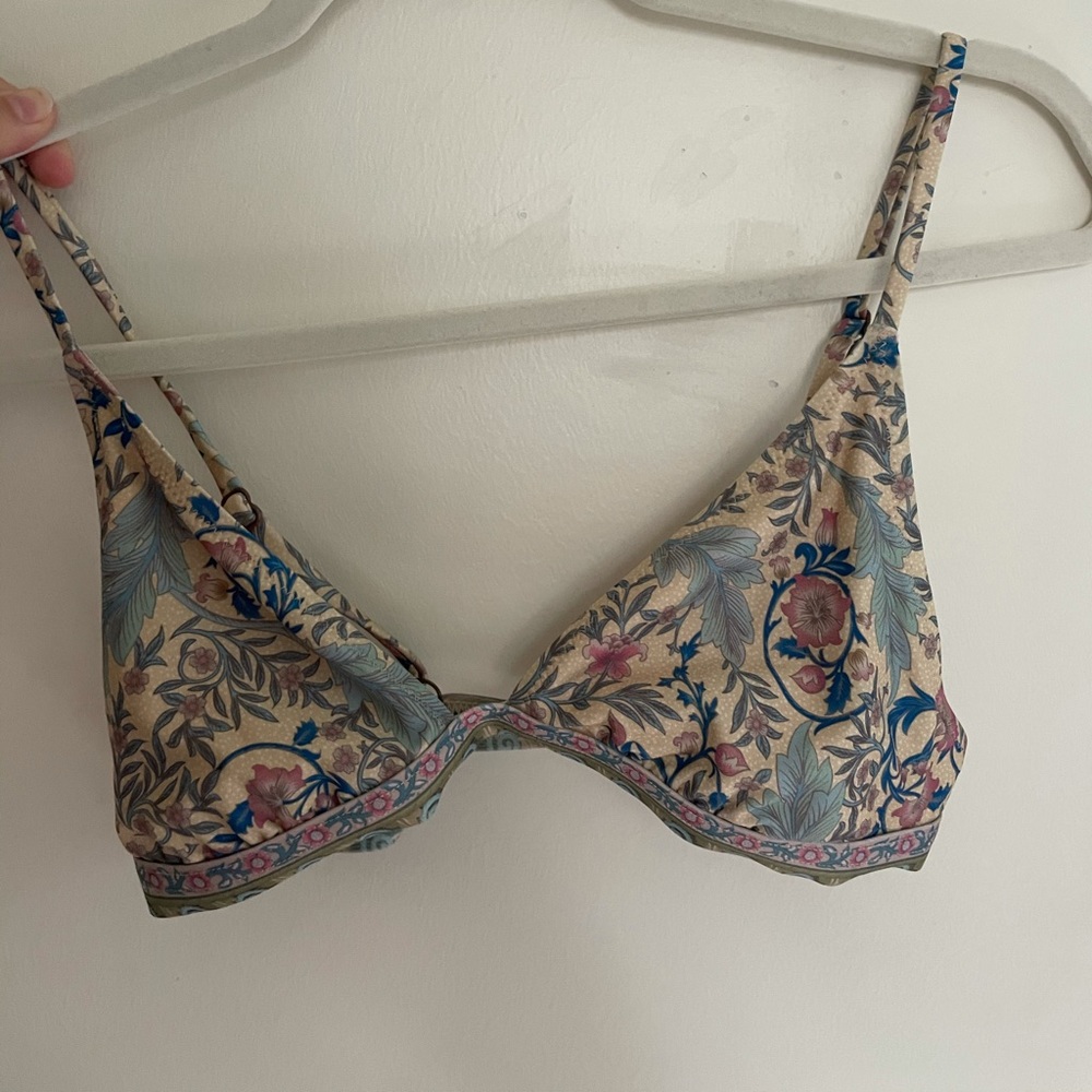 Floral triangle top